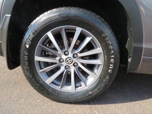 Used 2017 Toyota Highlander XLE image 18