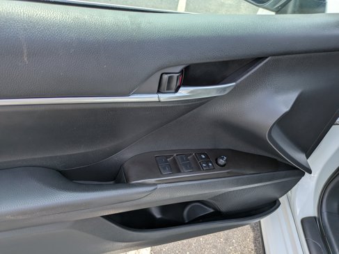 Used 2024 Toyota Camry SE image 11