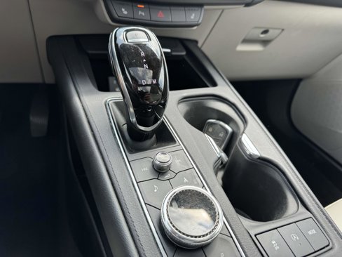 Certified 2021 Cadillac XT4 Luxury w/ Cold Weather Package image 15