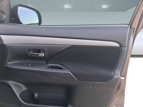 Used 2018 Mitsubishi Outlander SE image 18