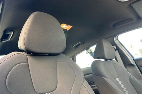 Certified 2025 Hyundai Elantra Sport image 17