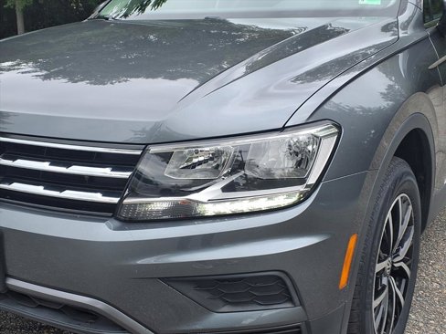 Used 2021 Volkswagen Tiguan SE image 3