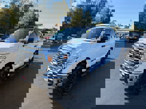 Used 2017 Toyota Tundra SR5 image 2
