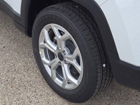 New 2025 Jeep Compass Latitude image 15