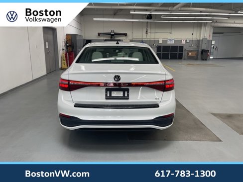 Used 2025 Volkswagen Jetta SE image 3