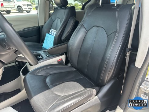 Used 2022 Chrysler Pacifica Touring-L image 58
