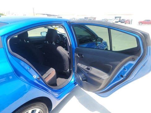 Used 2022 Nissan Versa SR image 21