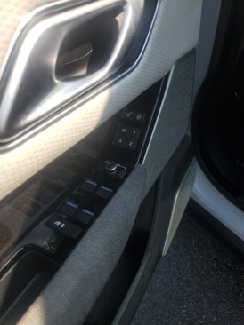 Used 2019 Land Rover Range Rover Velar R-Dynamic SE image 10