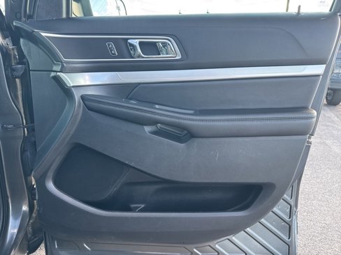 Used 2017 Ford Explorer XLT w/ Equipment Group 202A image 31