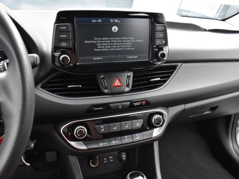 Used 2018 Hyundai Elantra GT image 19