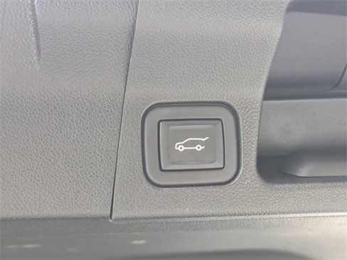 Used 2022 GMC Acadia AT4 w/ Technology Package image 16