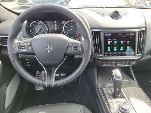New 2023 Maserati Levante Trofeo image 5