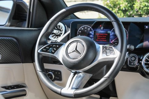 Certified 2025 Mercedes-Benz GLA 250 4MATIC image 17