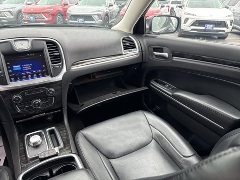 Used 2015 Chrysler 300 Limited image 25