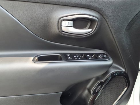 Used 2023 Jeep Renegade Altitude image 13