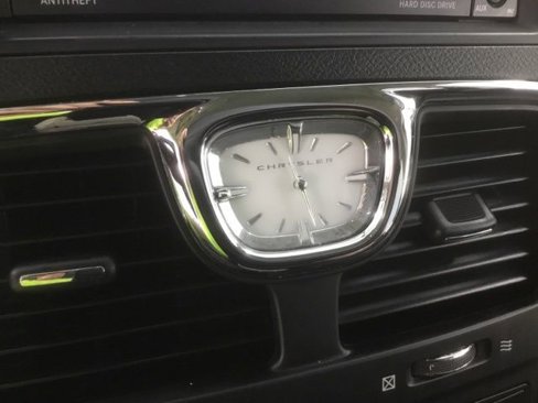 Used 2014 Chrysler Town & Country Touring image 30