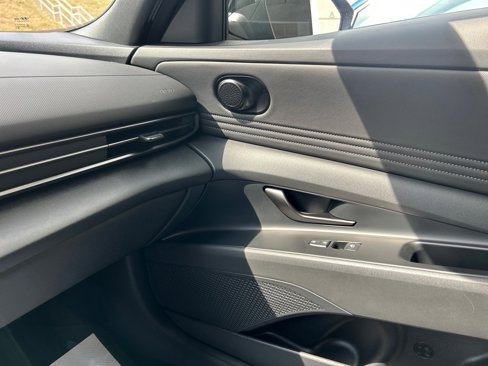 Certified 2025 Hyundai Elantra Sport image 27