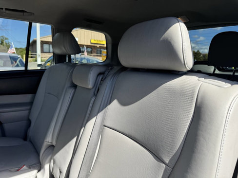 Used 2013 Toyota Highlander Limited image 26