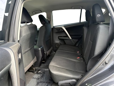 Used 2018 Toyota RAV4 LE image 10