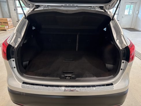 Used 2018 Nissan Rogue Sport SV image 17