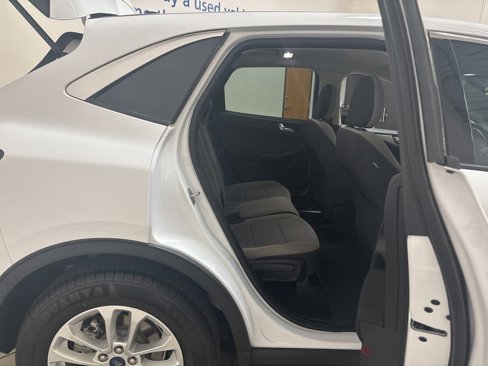 Used 2020 Ford Escape SE image 17