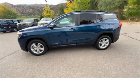 Used 2021 GMC Terrain SLE w/ Driver Convenience Package image 5