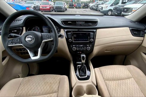 Used 2018 Nissan Rogue SV image 15