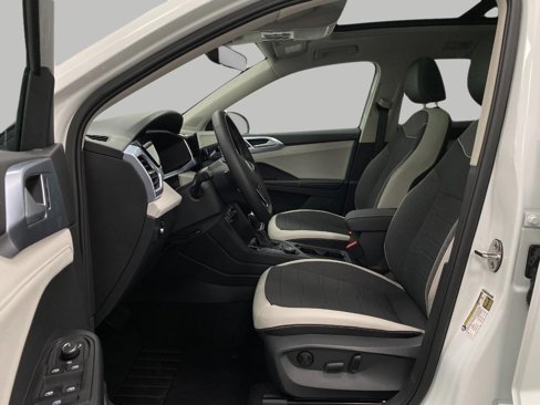 New 2025 Volkswagen Taos SE image 27