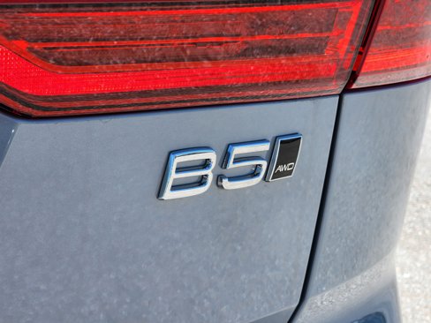 New 2025 Volvo XC60 B5 Core image 11