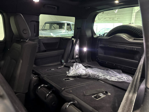 Used 2024 Land Rover Defender 130 X image 25