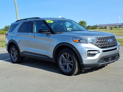 Used 2022 Ford Explorer XLT w/ Equipment Group 202A image 3