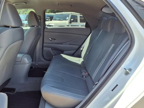 Used 2021 Hyundai Elantra SEL image 18
