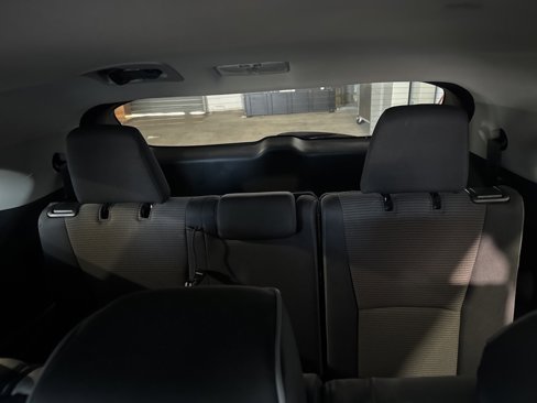 Used 2022 Toyota Highlander LE image 29