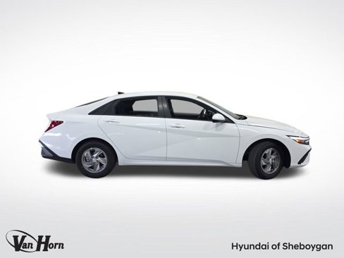 New 2025 Hyundai Elantra SE image 2