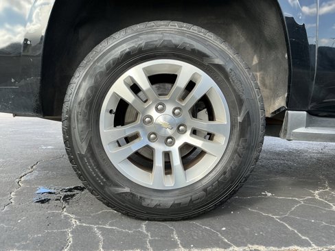 Used 2017 Chevrolet Suburban LT image 23