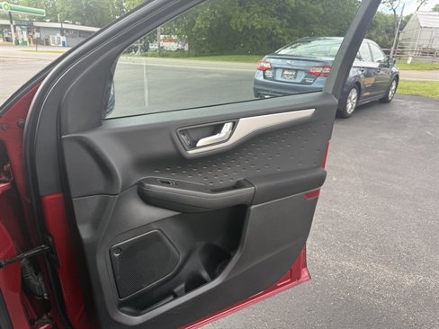 Used 2020 Ford Escape SE image 32