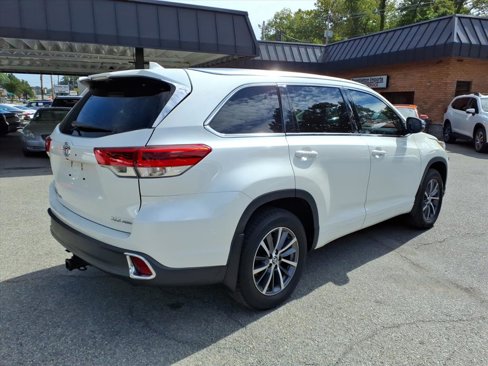 Used 2017 Toyota Highlander XLE image 3