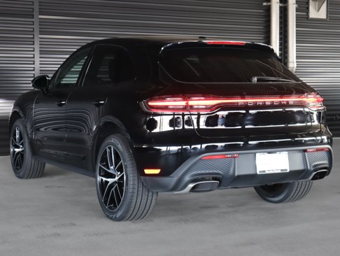 Certified 2023 Porsche Macan image 3