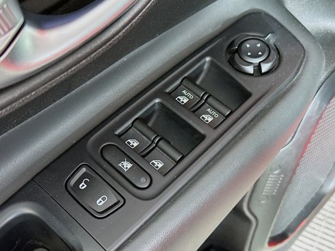 Used 2018 Jeep Renegade Trailhawk w/ Cold Weather Group II image 17
