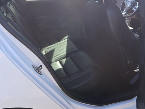 Used 2012 Volkswagen Golf 4-Door image 8