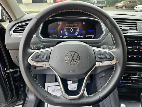 Used 2024 Volkswagen Tiguan SE image 25