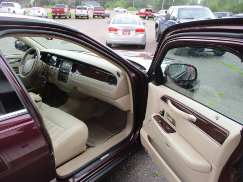 Used 2006 Lincoln Town Car Signature image 23