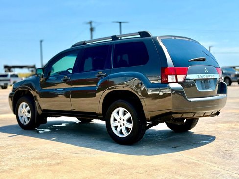 Used 2011 Mitsubishi Endeavor LS image 6