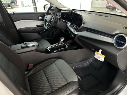 New 2025 Chevrolet Trax LT w/ Driver Confidence Package image 15