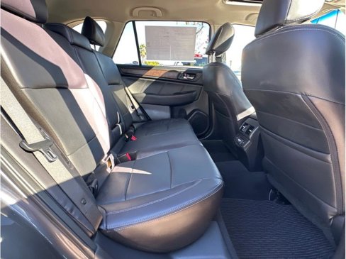Used 2018 Subaru Outback 2.5i Limited image 12