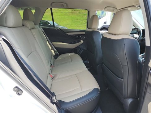 Used 2021 Subaru Outback Limited image 16
