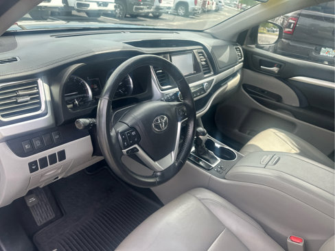 Used 2018 Toyota Highlander XLE image 11
