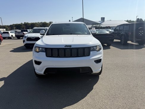 Used 2019 Jeep Grand Cherokee Altitude image 2