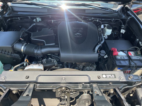 Used 2018 Toyota Tacoma TRD Off-Road image 17