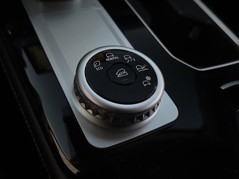 New 2025 Mitsubishi Outlander SE image 18